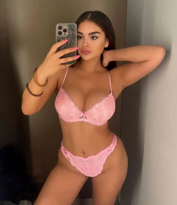 Russian escorts in Delhi — VIP Russian escorts available now